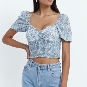 NWOT Showpo floral puff sleeve top
